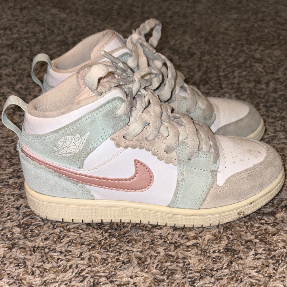 Kids Nike Air Jordan 1 Mid SE GS "Scalloped Edge" Sneaker - Picture 3 of 8